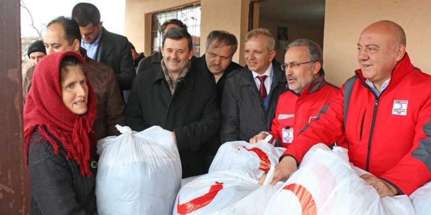 Türk Kızılayından Makedonya'ya giysi yardımı