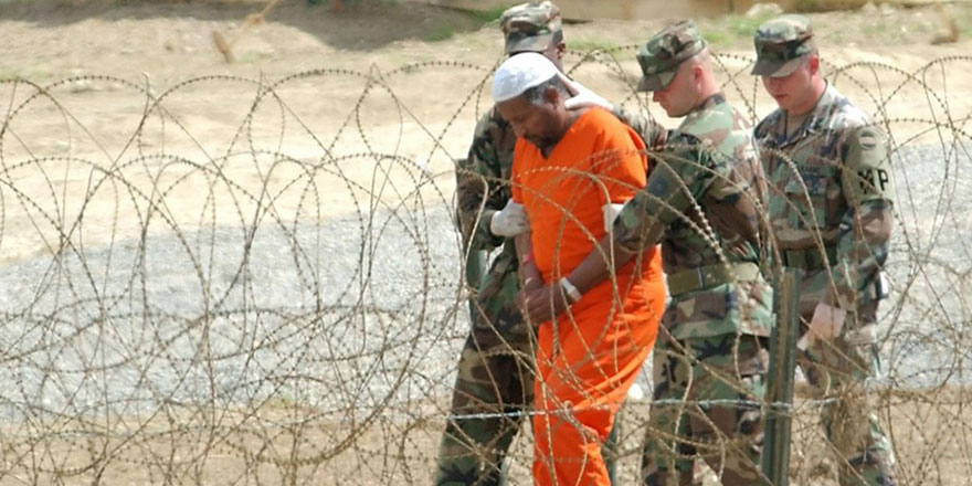 2 bin 500 kez sansürden geçen Guantanamo Günlüğü yayılanıyor