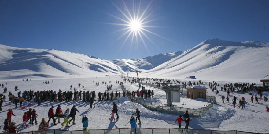 Sömestir tatiline yarım milyar lira harcandı