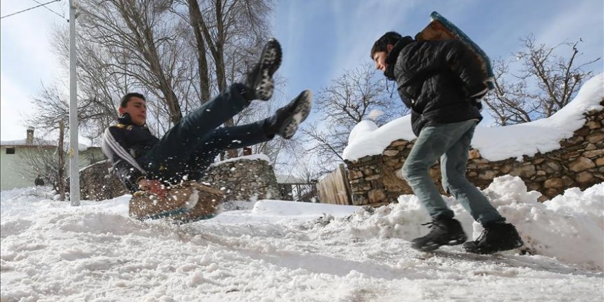 Kahramanmaraş'ın iki ilçesinde eğitime kar engeli