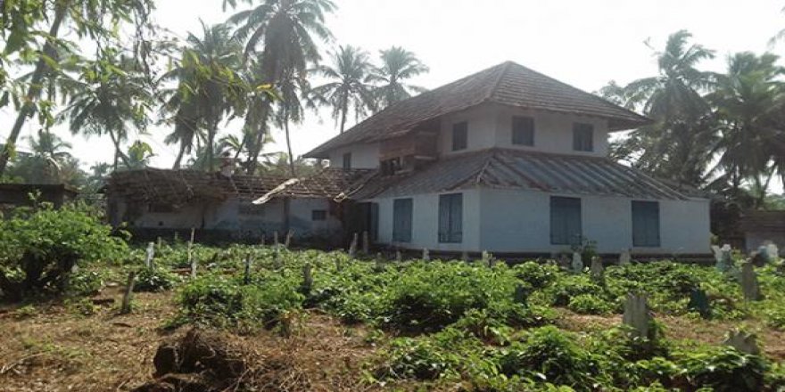 Hindistan'da yıkılacak camiyi komünist siyasetçi durdurdu