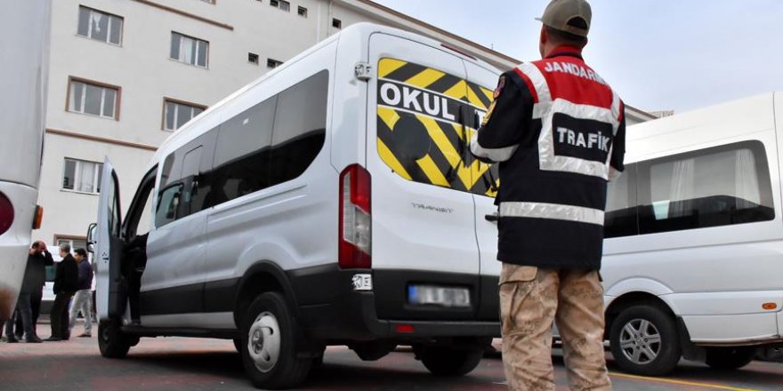 Okul çevreleri ile servis araçları denetlendi