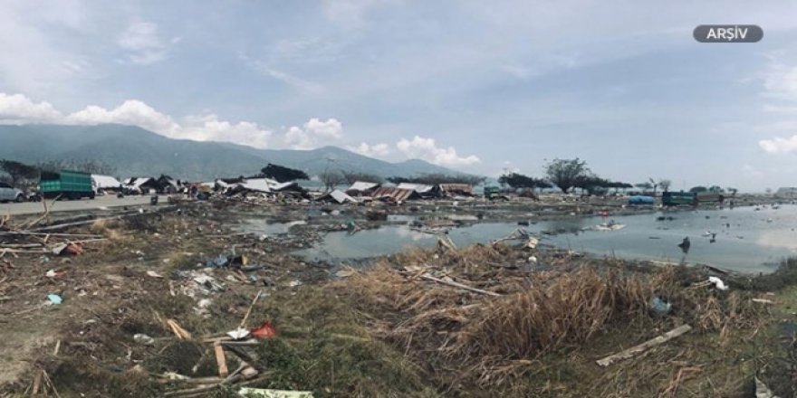 Endonezya'yı şimdi de sel vurdu