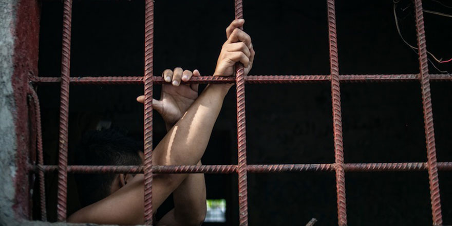 Uyuşturucu bağımlılarını ilaçla değil İslamlaşma ile tedavi ediyorlar