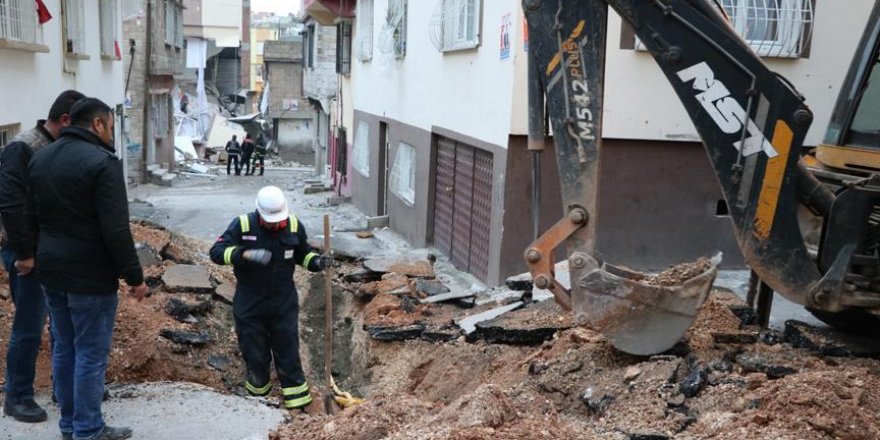 Gaziantep'teki doğalgaz patlamasında hasar gören bina yıkıldı