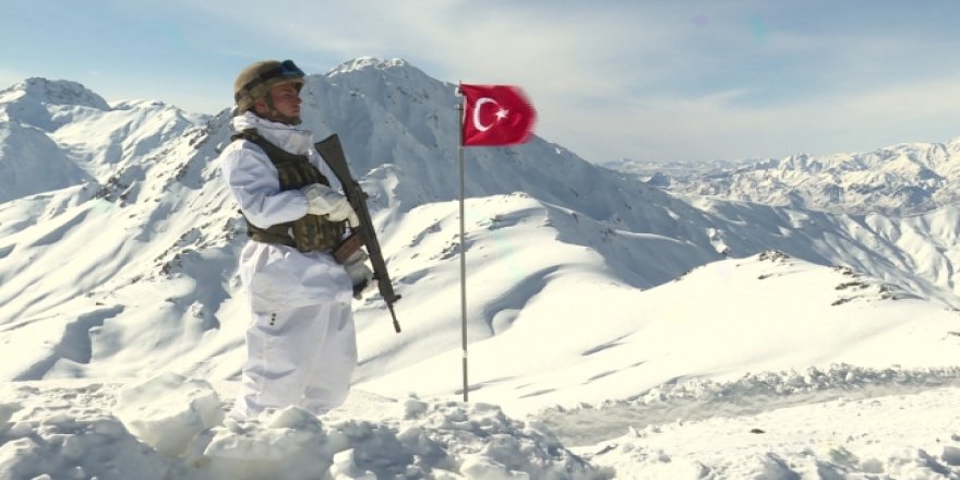 Mehmetçik eksi 20 derecede gece gündüz nöbette