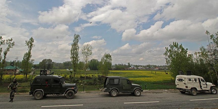 Cammu Keşmir'de paramilis konvoyuna saldırı: 18 ölü, 35 yaralı
