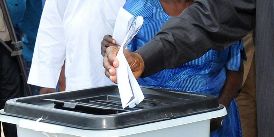 Nijerya'da halk yeni devlet başkanı için sandık başına gidiyor