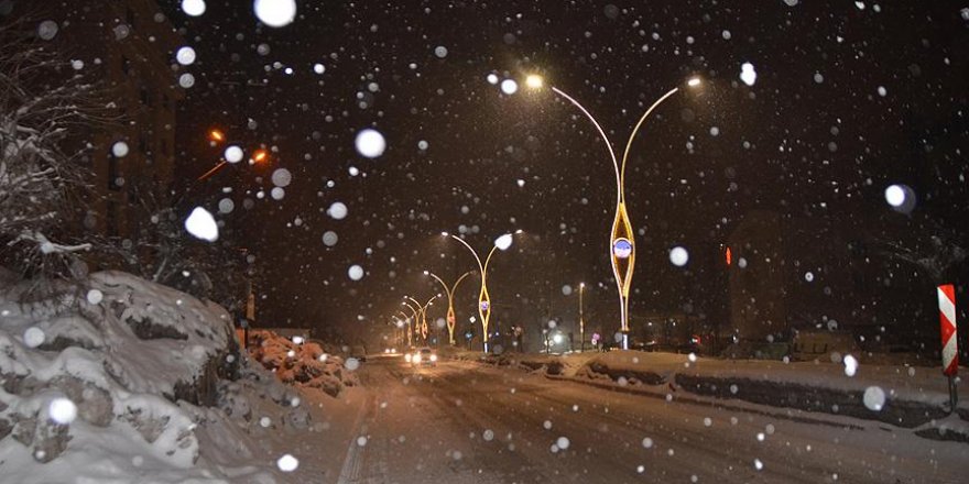 Yüksekova'ya modern aydınlatma sistemi