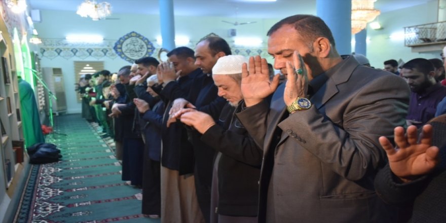 Kerkük'te Ozan Arif'in gıyabına cenaze namazı