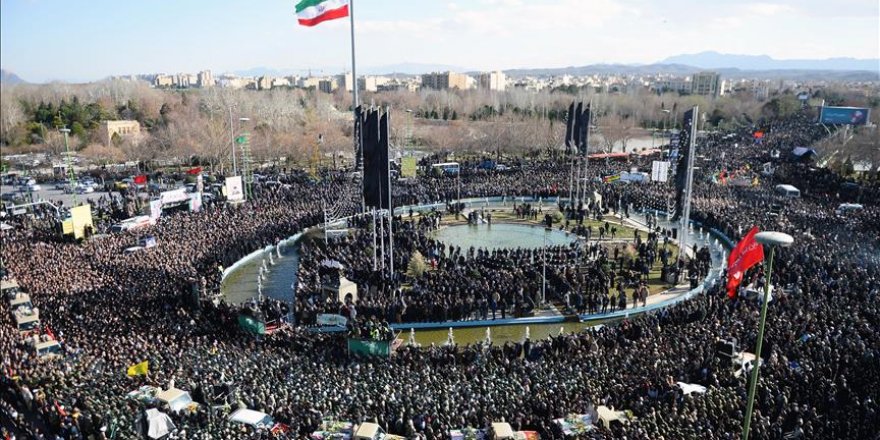 İran'daki saldırıda hayatını kaybeden 27 asker için tören