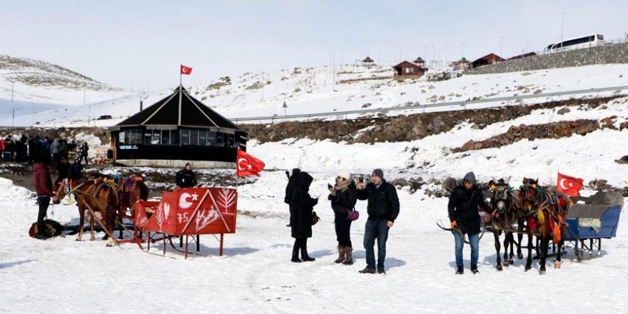 Çıldır Gölü'nden renkli görüntüler