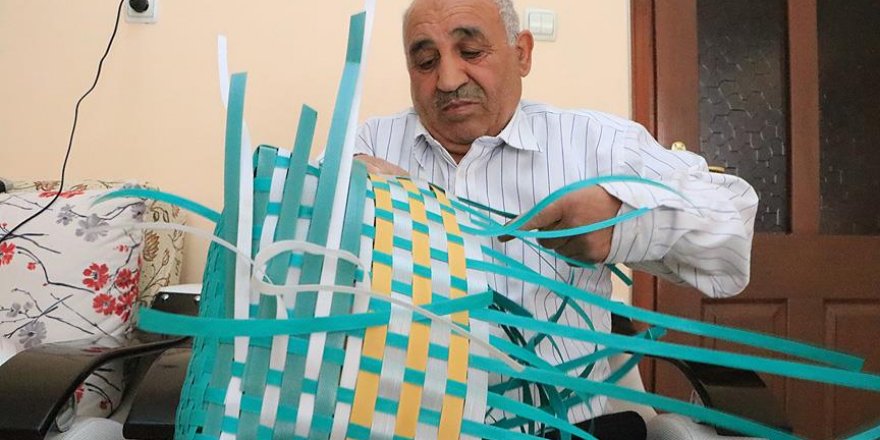 Ambalaj atıklarından 20 yıldır çanta yapıyor