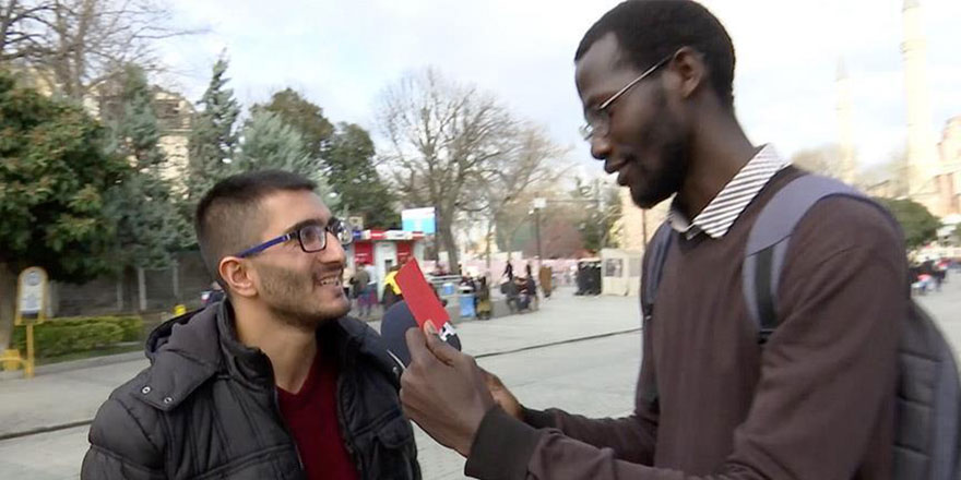 'Zenci' diyene 'kırmızı kart'