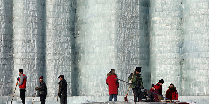 Sıcak dalga binlerce heykeli eritti