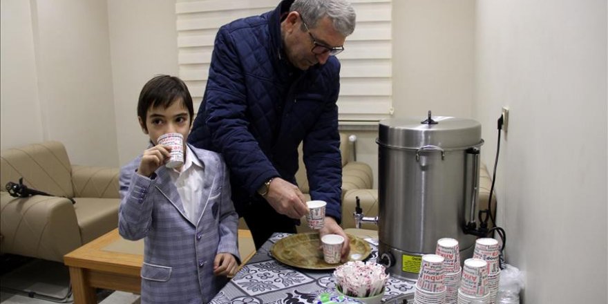 Çocukların sabah sütü apartman sakinlerinden