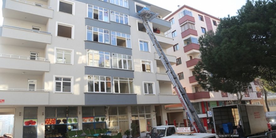 Riskli binalardan taşınmalar sürüyor