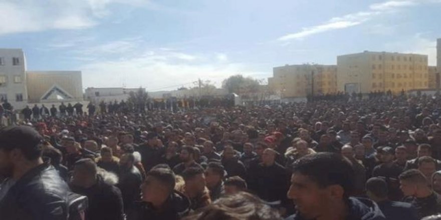 Cezayir'de seçim öncesi tansiyon yükseliyor