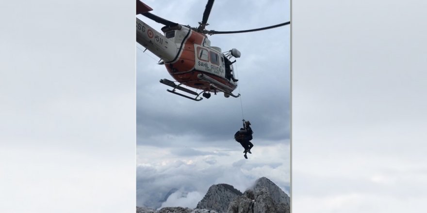 Sahil Güvenlik ekipleri, mahsur kalan 3 kişiyi kurtardı