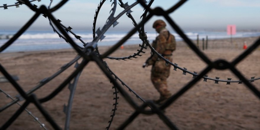 Pentagon Meksika sınırına bin asker daha gönderiyor