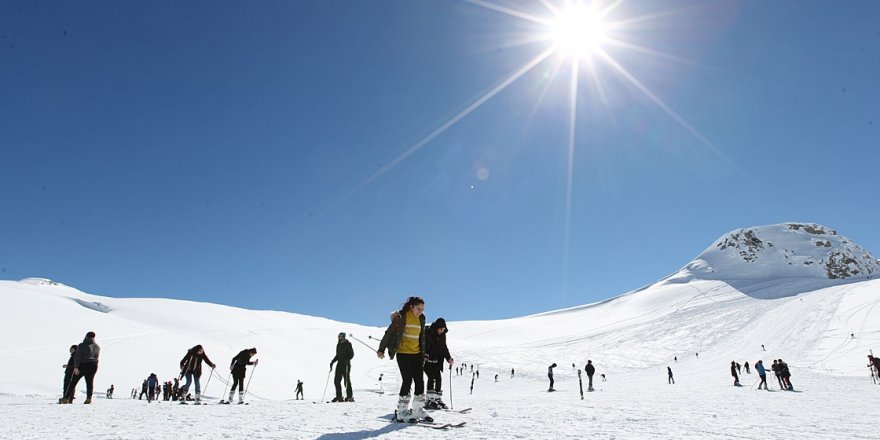 Hakkari'de binlerce öğrenci sporla tanıştı