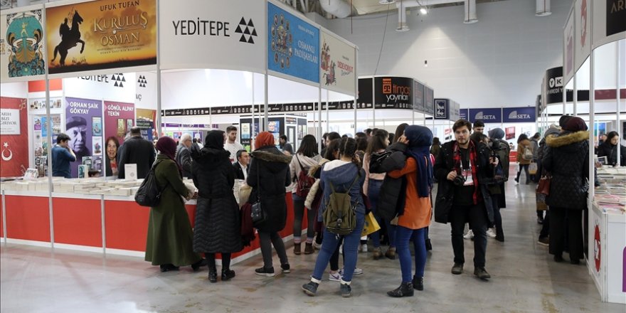 Yazarlar kitapseverlerle bir araya geldi