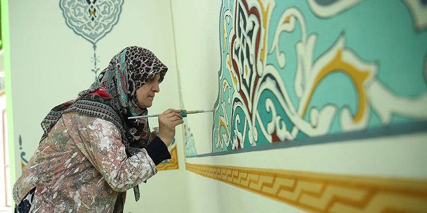 Eşi ölünce caminin yarım kalan 'hat'tını tamamladı