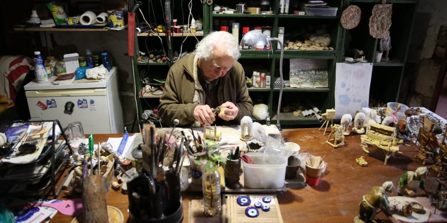 Kaleiçi'nin 'Sadri baba'sı geçmişi geleceğe taşıyor