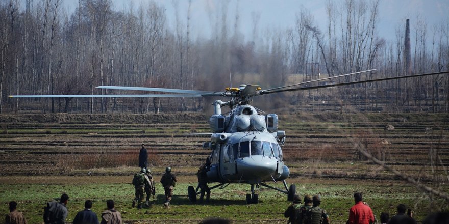 Hindistan'da şok gelişme: Helikopter düştü