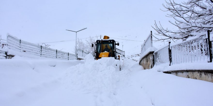 Doğu'da yollar kapalı