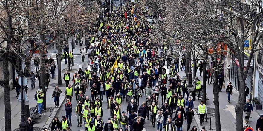Fransa'da sarı yelekliler gösterilerin 16. haftasında sokaklarda