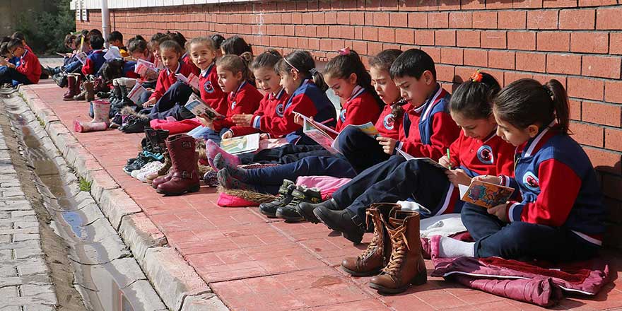 Kitap okuyana dondurma bedava