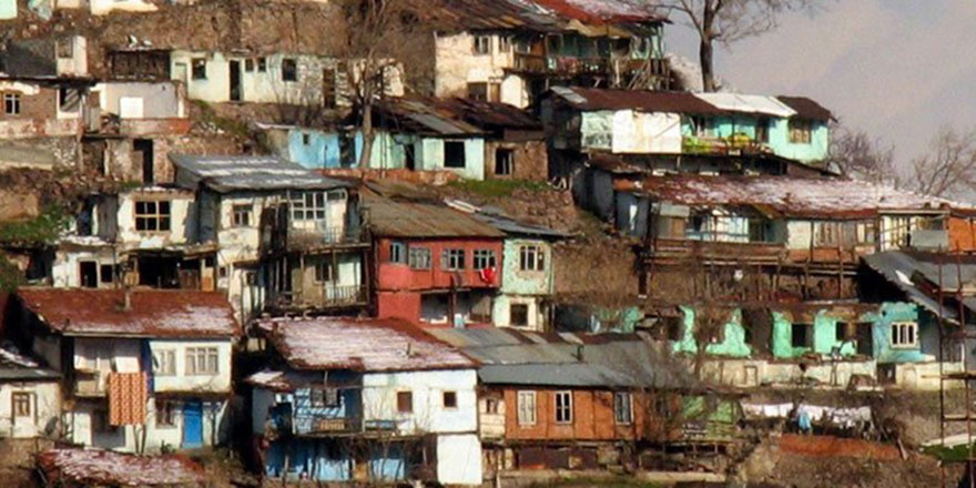 İstanbul bunu konuşuyor: Evlerin kapısına para dolu zarf bırakan kim?