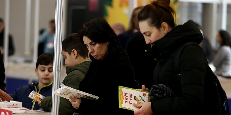 İstanbul'daki kitap fuarına yoğun ilgi