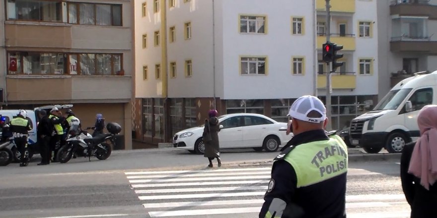Emniyetten yayalara 'yaya geçidi' uyarısı