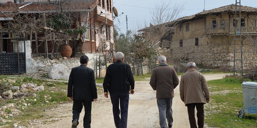 43 seçmenli köyde 7 muhtar adayı