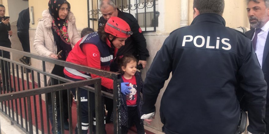 Başkentte yangında mahsur kalan çocuk kurtarıldı