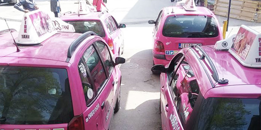 Çeçenistan'da kadınlara özel taksiler hizmete girdi