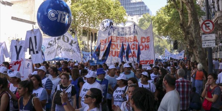 Arjantin'de öğretmenlerden hükümete protesto