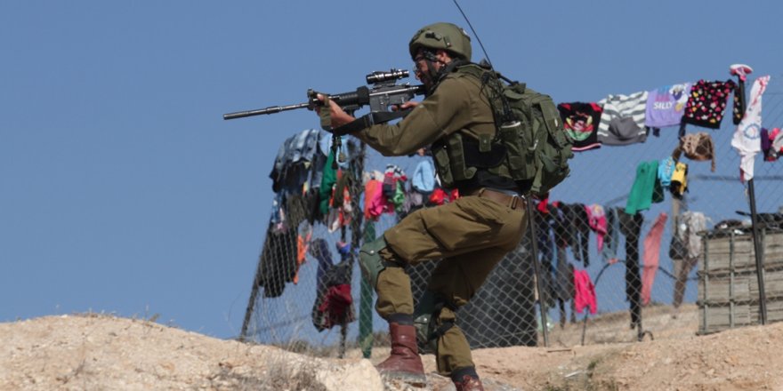 İşgalci İsrail iki Filistinliyi yaraladı