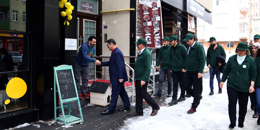 İmam, doktor, öğretmen ve psikolog beraber sokak sokak gaziyor