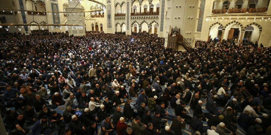 Regaib Kandili'nde Çamlıca Camisi'ne yoğun ilgi