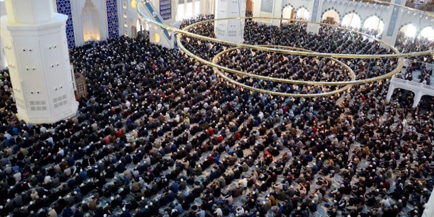 Çamlıca Camisi'ndeki ilk cuma namazına yoğun ilgi
