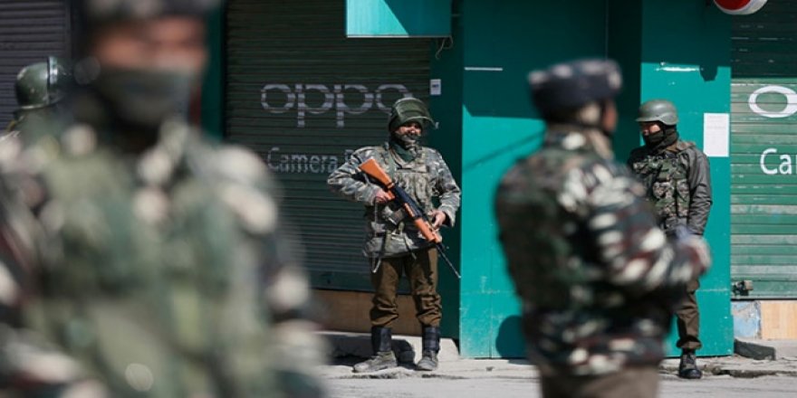 Cammu Keşmir'de bombalı saldırı: 1 ölü, 30 yaralı