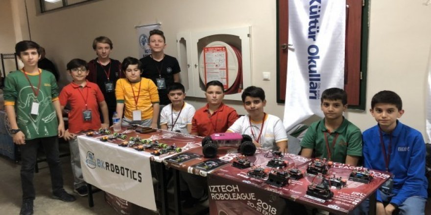 Öğrenciler Tasarladıkları Robotları Yarıştırıyor