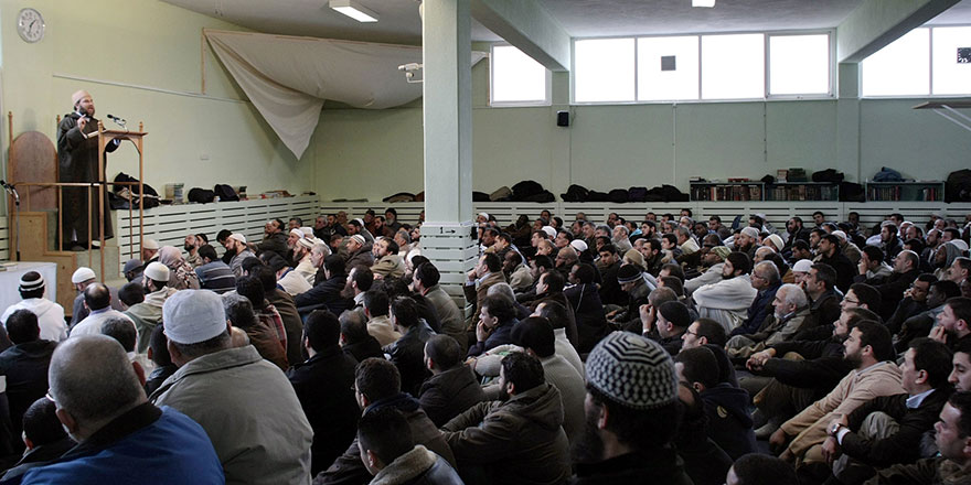 Destek için Hıristiyan ve Yahudiler de cuma namazına katıldı