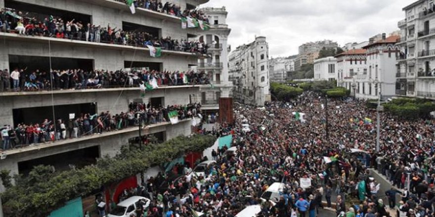 Cezayir'de muhalefetin istediği olmadı