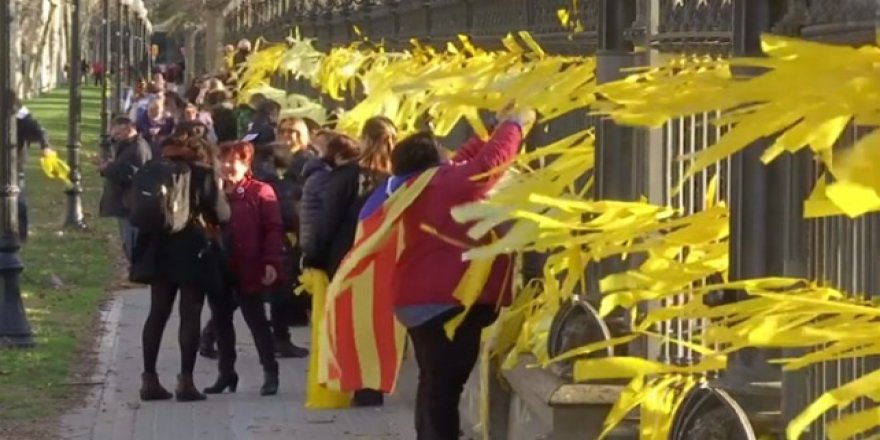 Katalonya'da kamu kurumlarında kriz