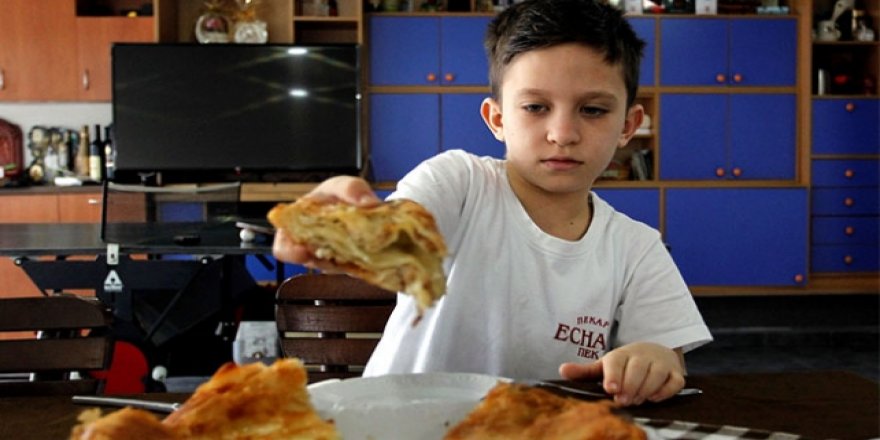 Sırbistan'ın en genç börek ustası aile geleneğini sürdürmek istiyor