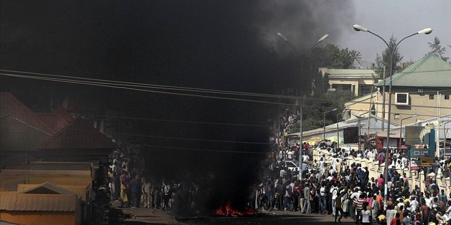 Nijerya'da akaryakıt tankeri pazar yerine daldı: 20 ölü